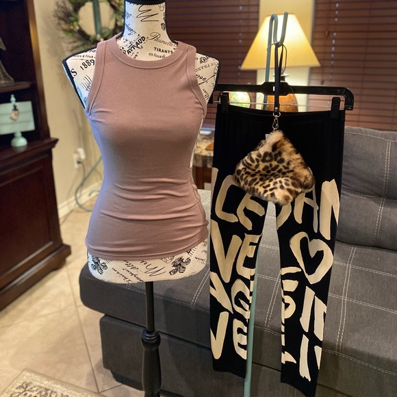 Pants - Tank top and leggings 🤎💛